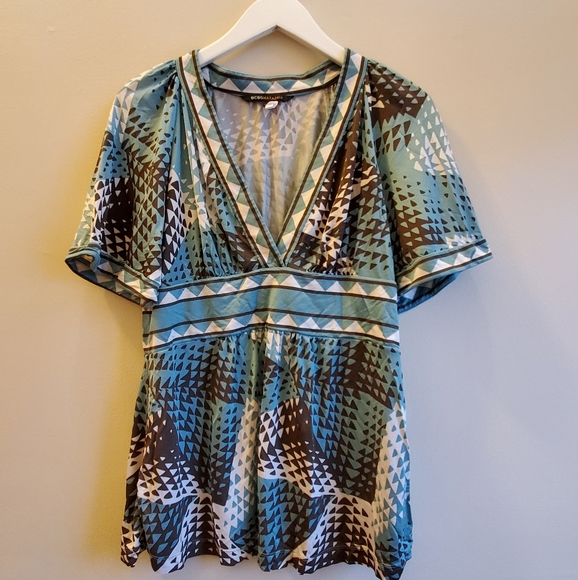 BCBGMAXAZRIA geometric pattern tunic shirt, Size Large, Trendy color and patter - Picture 2 of 7